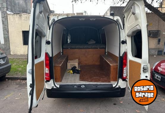 Utilitarios - Toyota L2H2 2023 Diesel 80000Km - En Venta
