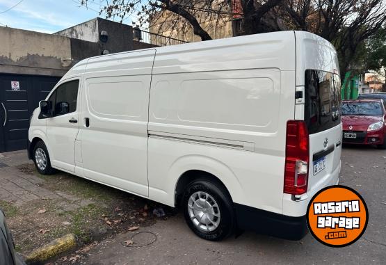 Utilitarios - Toyota L2H2 2023 Diesel 80000Km - En Venta