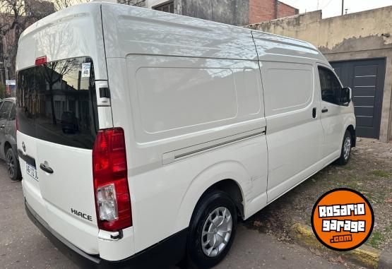 Utilitarios - Toyota L2H2 2023 Diesel 80000Km - En Venta