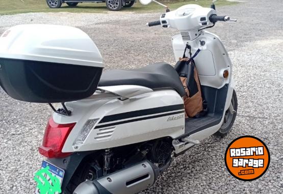Motos - Kymco LIKE 125cc 2025 Nafta 2600Km - En Venta