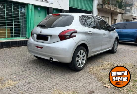Autos - Peugeot 208 Allure 2016 Nafta 130000Km - En Venta