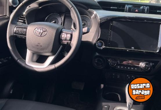 Camionetas - Toyota Hilux SRX 2024 Diesel 9700Km - En Venta