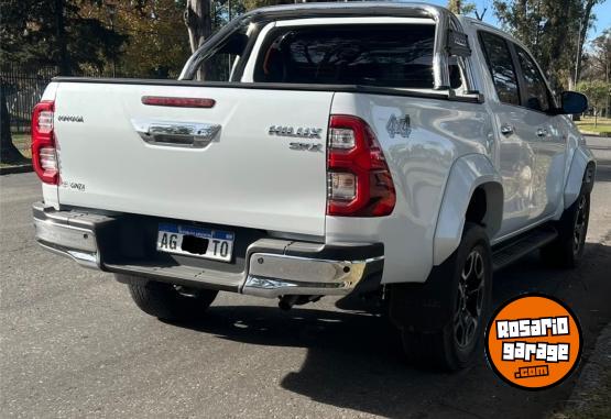 Camionetas - Toyota Hilux SRX 2024 Diesel 9700Km - En Venta