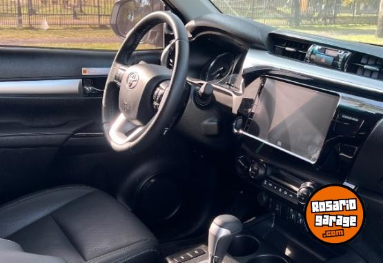 Camionetas - Toyota Hilux SRX 2024 Diesel 9700Km - En Venta