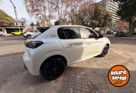 Autos - Peugeot 208 2023 Nafta 18000Km - En Venta