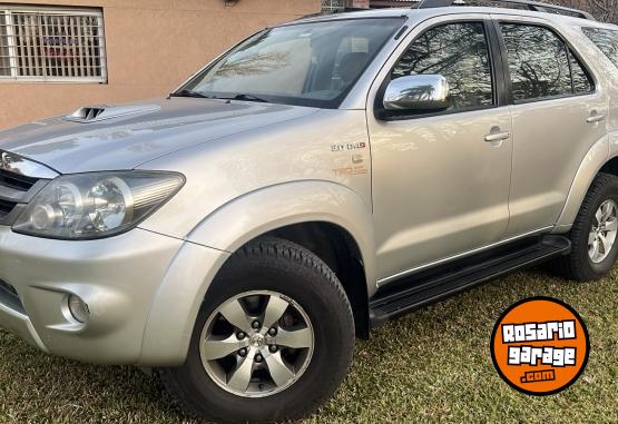 Camionetas - Toyota HILUX SW4 SRV AT/CUERO 2008 Diesel 288500Km - En Venta