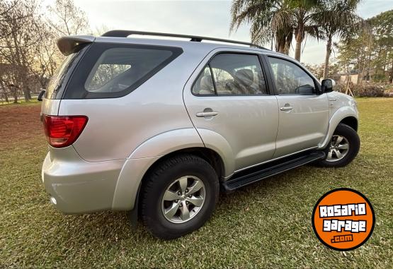 Camionetas - Toyota HILUX SW4 SRV AT/CUERO 2008 Diesel 288500Km - En Venta