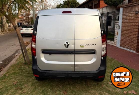 Utilitarios - Renault Kangoo 2021 Nafta 243000Km - En Venta