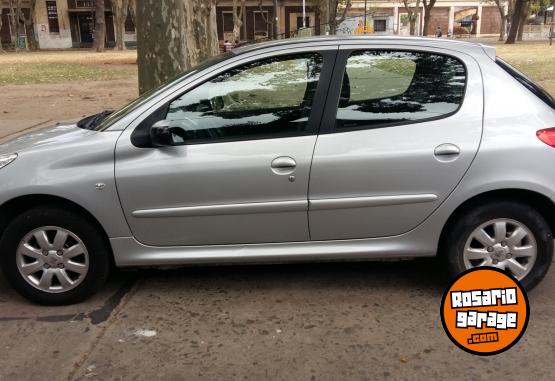 Autos - Peugeot 2010 2010 Nafta 200000Km - En Venta