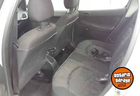 Autos - Peugeot 2010 2010 Nafta 200000Km - En Venta