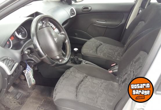 Autos - Peugeot 2010 2010 Nafta 200000Km - En Venta