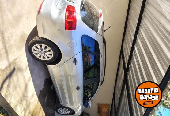Autos - Volkswagen Suran Confortline 2011 Nafta 200000Km - En Venta