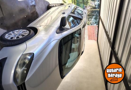 Autos - Volkswagen Suran Confortline 2011 Nafta 200000Km - En Venta