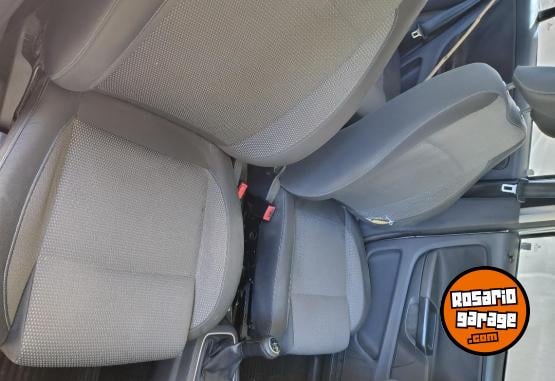 Autos - Volkswagen Suran Confortline 2011 Nafta 200000Km - En Venta