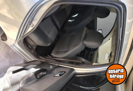 Autos - Volkswagen Suran Confortline 2011 Nafta 200000Km - En Venta