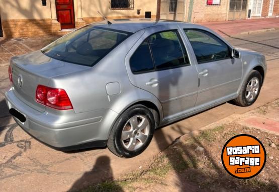 Autos - Volkswagen BORA 2.0 TRENDLINE 2011 GNC 160000Km - En Venta