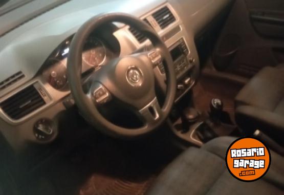 Autos - Volkswagen Suran trendline 2015 GNC 131000Km - En Venta