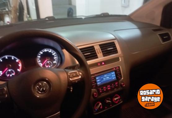 Autos - Volkswagen Suran trendline 2015 GNC 131000Km - En Venta