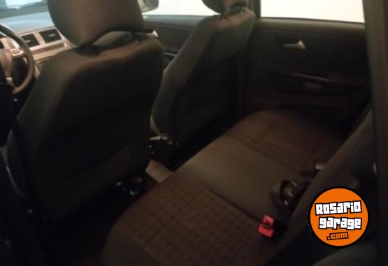 Autos - Volkswagen Suran trendline 2015 GNC 131000Km - En Venta