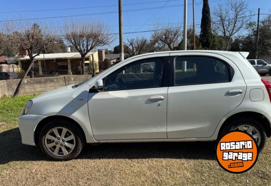 Autos - Toyota Etios 2017 Nafta 134000Km - En Venta