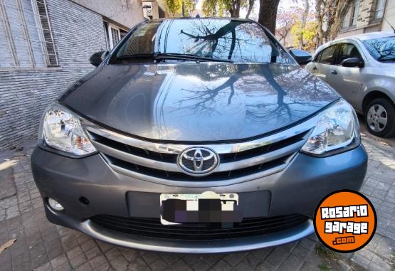 Autos - Toyota Etios XLS 2015 Nafta 71110Km - En Venta