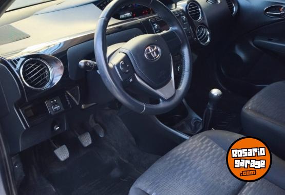 Autos - Toyota Etios XLS 2015 Nafta 71110Km - En Venta