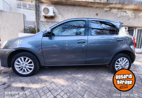 Autos - Toyota Etios XLS 2015 Nafta 71110Km - En Venta