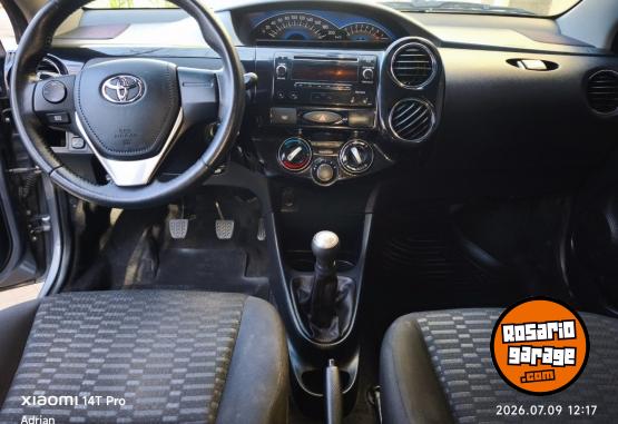 Autos - Toyota Etios XLS 2015 Nafta 71110Km - En Venta