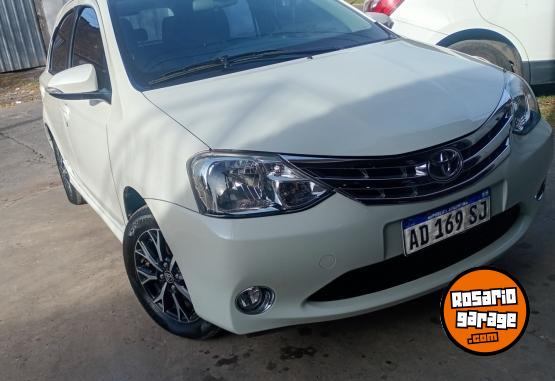 Autos - Toyota Etios 2018 Nafta 130000Km - En Venta