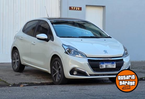Autos - Peugeot 208 2017 Nafta 68000Km - En Venta