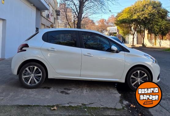 Autos - Peugeot 208 2017 Nafta 68000Km - En Venta