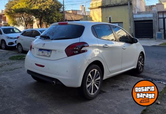 Autos - Peugeot 208 2017 Nafta 68000Km - En Venta