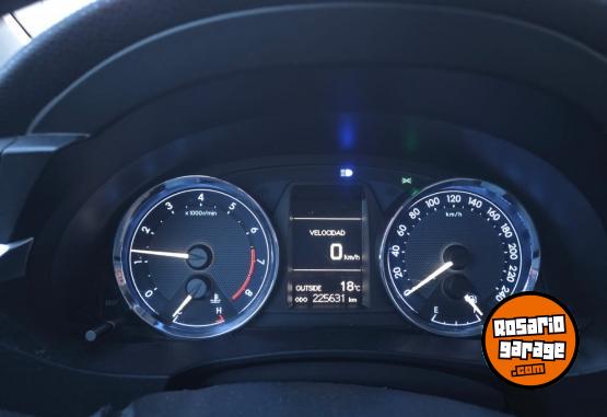 Autos - Toyota XEI PACK 2016 Nafta 225000Km - En Venta