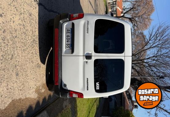 Utilitarios - Peugeot Partner confort furgón 2021 Diesel 80000Km - En Venta