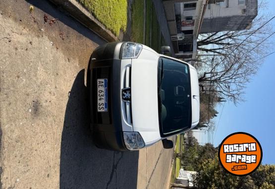 Utilitarios - Peugeot Partner confort furgón 2021 Diesel 80000Km - En Venta