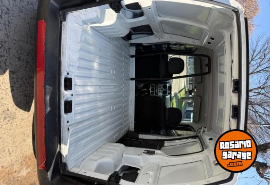Utilitarios - Peugeot Partner confort furgón 2021 Diesel 80000Km - En Venta