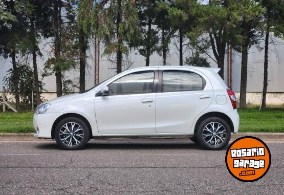 Autos - Toyota Etios 2017 Nafta 65000Km - En Venta