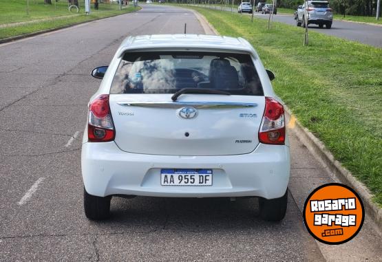 Autos - Toyota Etios 2017 Nafta 65000Km - En Venta
