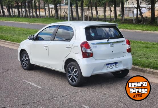 Autos - Toyota Etios 2017 Nafta 65000Km - En Venta