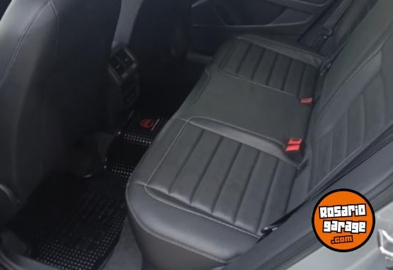 Autos - Volkswagen Taos Highline 2023 Nafta 32000Km - En Venta