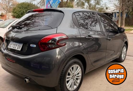 Autos - Peugeot 208 ALLURE PACK 2018 Nafta 76400Km - En Venta