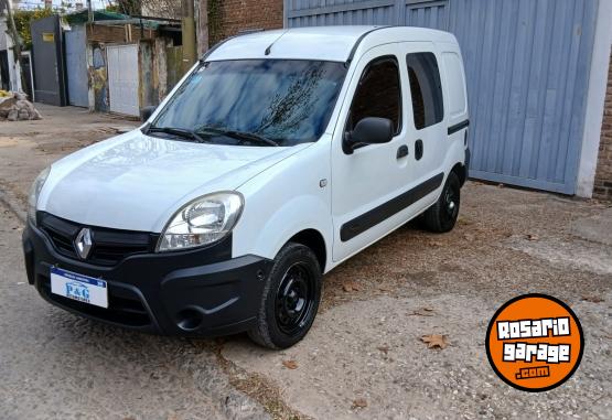 Utilitarios - Renault Kangoo confort 1.6 5as 2017 GNC 138000Km - En Venta