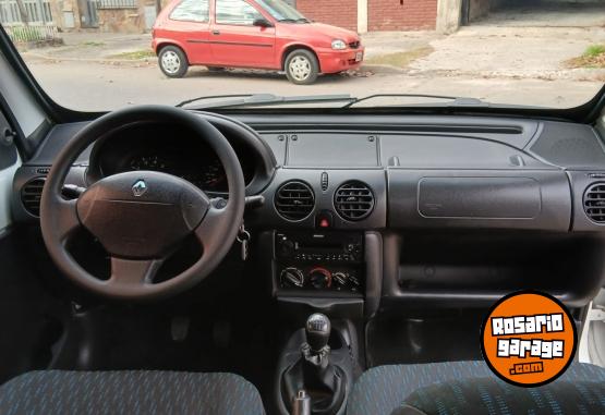 Utilitarios - Renault Kangoo confort 1.6 5as 2017 GNC 138000Km - En Venta