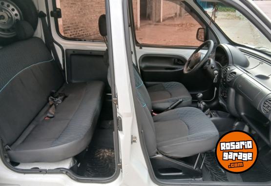 Utilitarios - Renault Kangoo confort 1.6 5as 2017 GNC 138000Km - En Venta