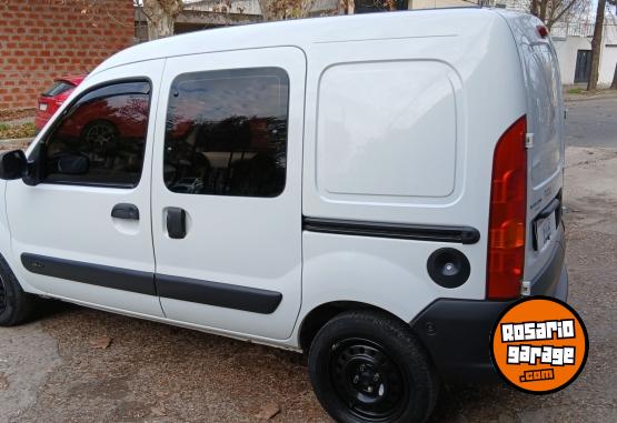 Utilitarios - Renault Kangoo confort 1.6 5as 2017 GNC 138000Km - En Venta