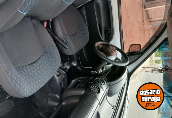Utilitarios - Renault Kangoo confort 1.6 5as 2017 GNC 138000Km - En Venta