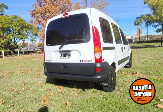 Utilitarios - Renault Kangoo autentique plus 2011 Nafta 140000Km - En Venta