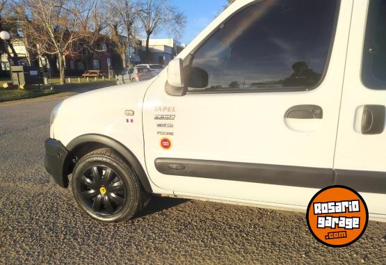 Utilitarios - Renault Kangoo autentique plus 2011 Nafta 140000Km - En Venta