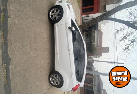 Autos - Ford Fiesta Kinetic 2012 Nafta 132000Km - En Venta