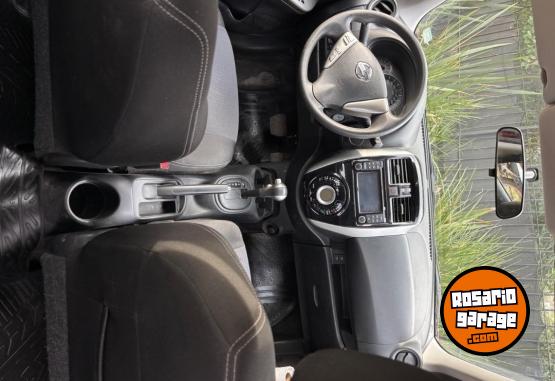 Autos - Nissan March advance media tech 2017 Nafta 95600Km - En Venta